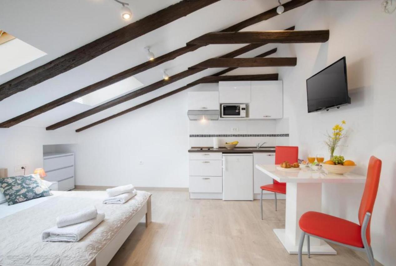 Central Apartments Pula Dış mekan fotoğraf