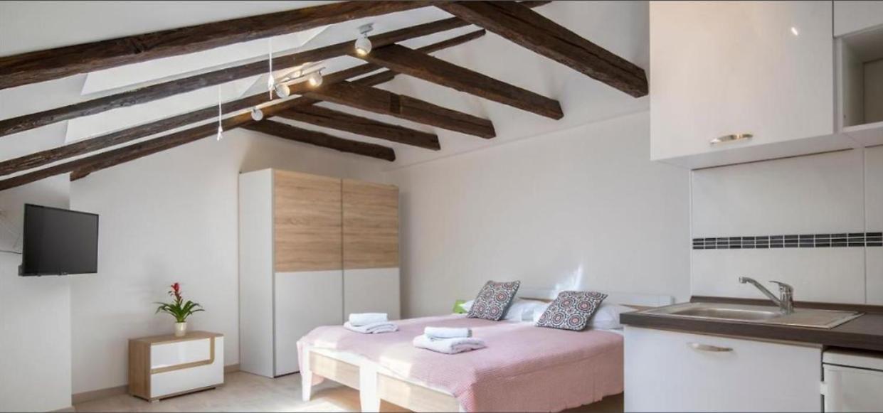 Central Apartments Pula Dış mekan fotoğraf